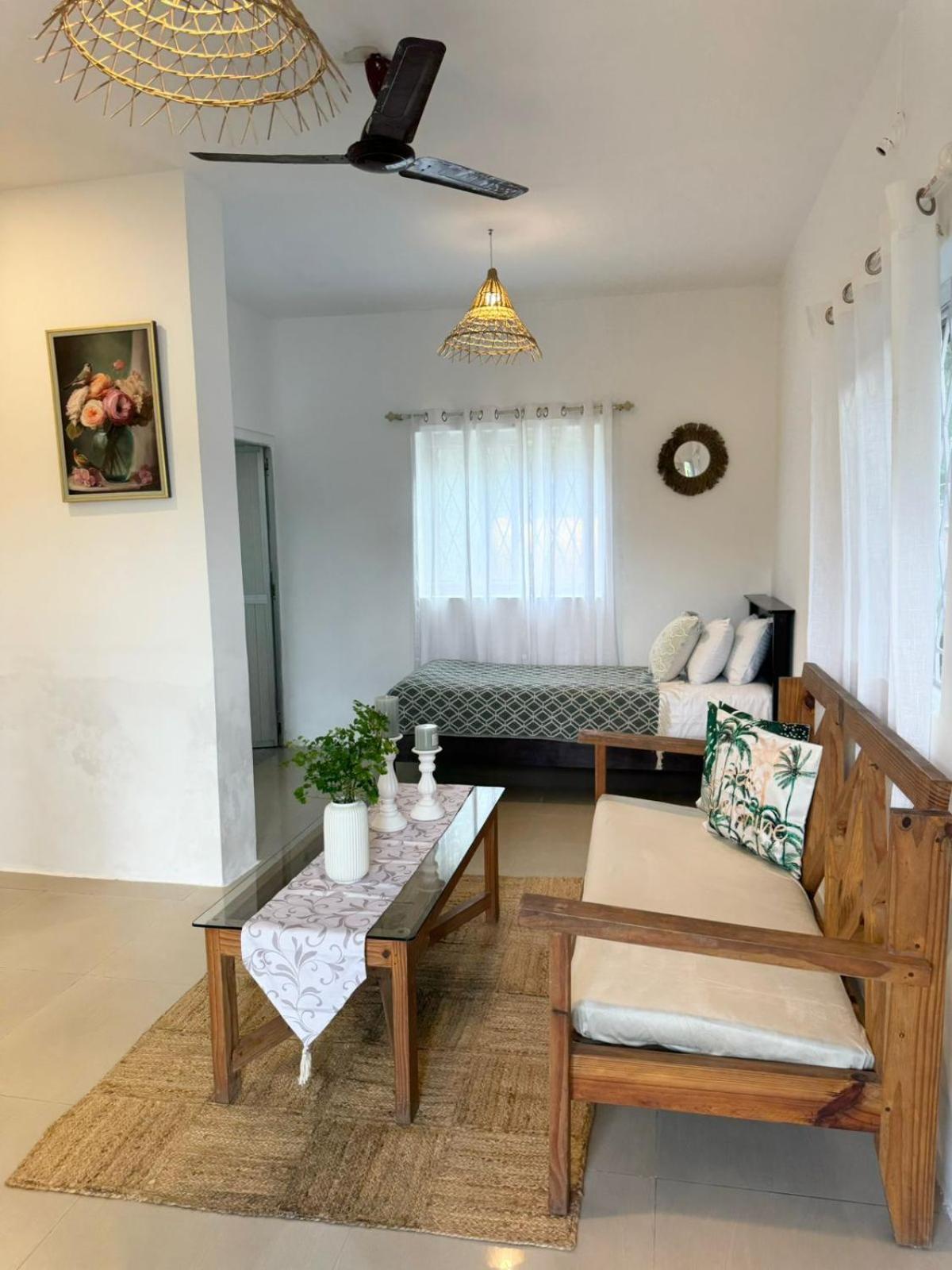 Kingfisher Blues Siolim Exterior photo